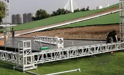 江西桁架舞台：撑起一片临时的天空